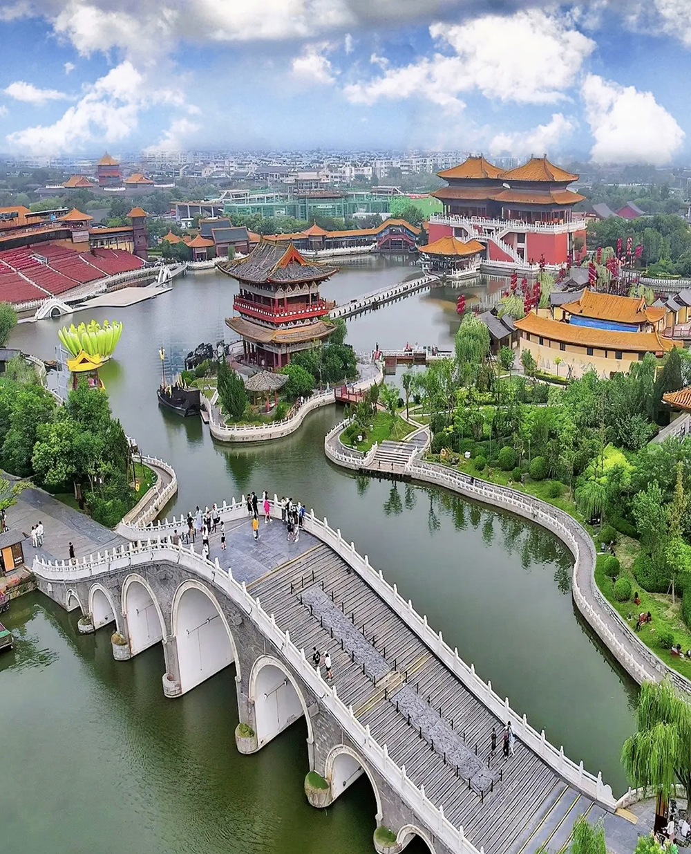 Qingming Riverside Landscape Garden